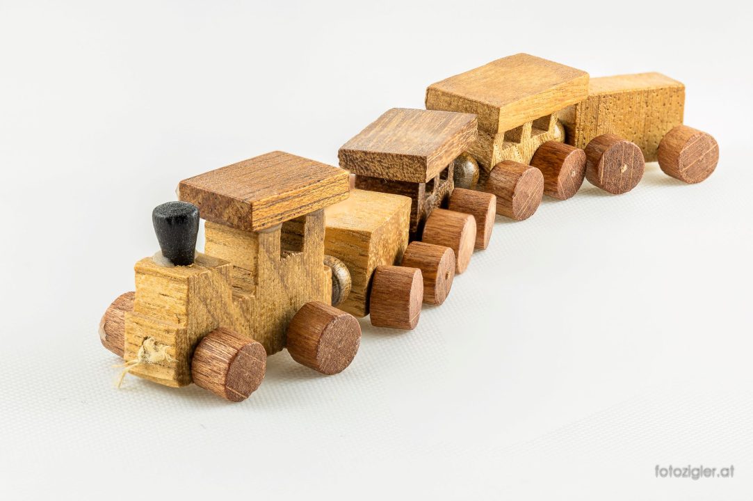 Mini-Holzzug mit Fokus-Stacking und Fokus-Bracketing